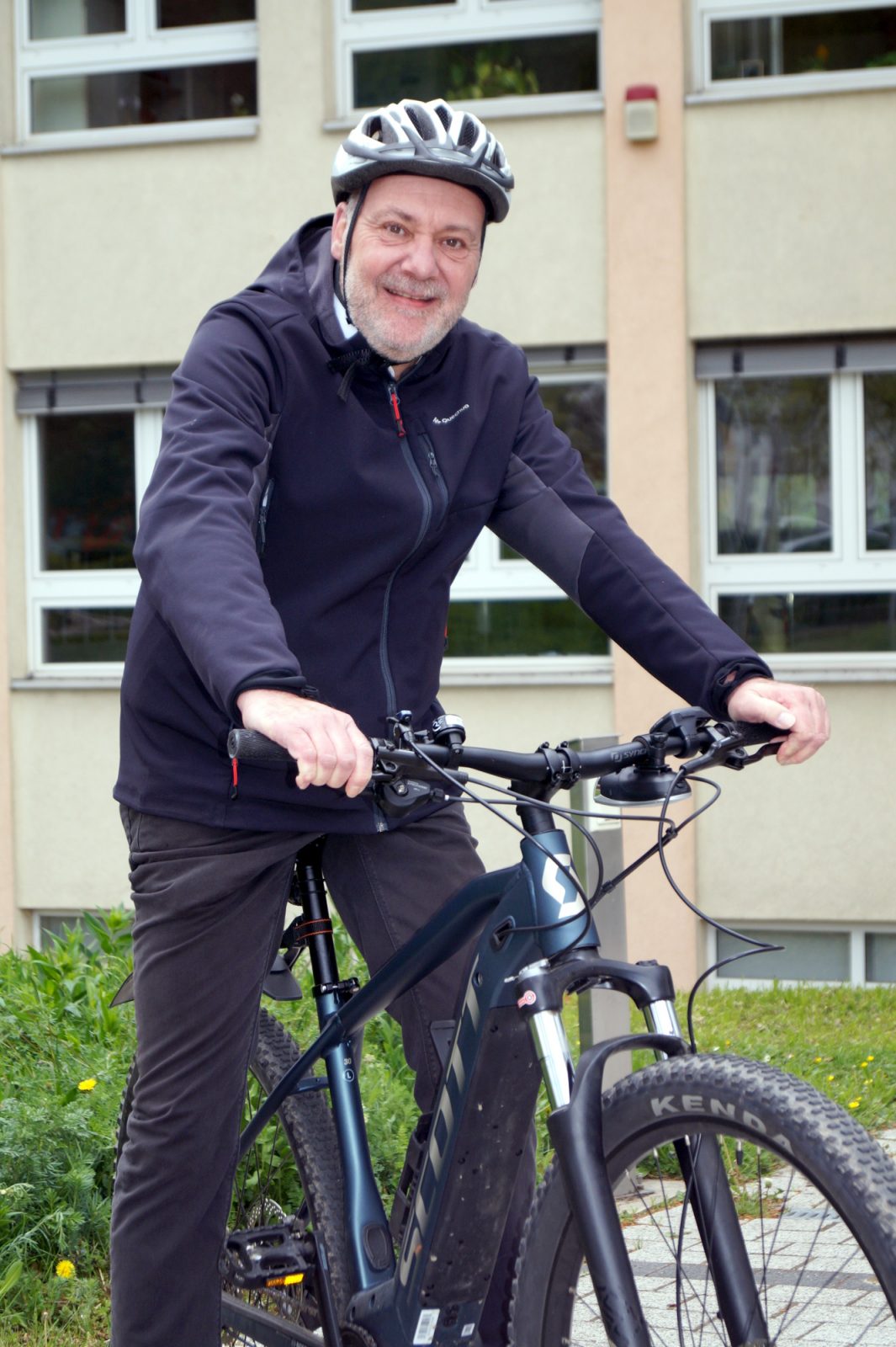 Frank Volk auf einem E-Bike